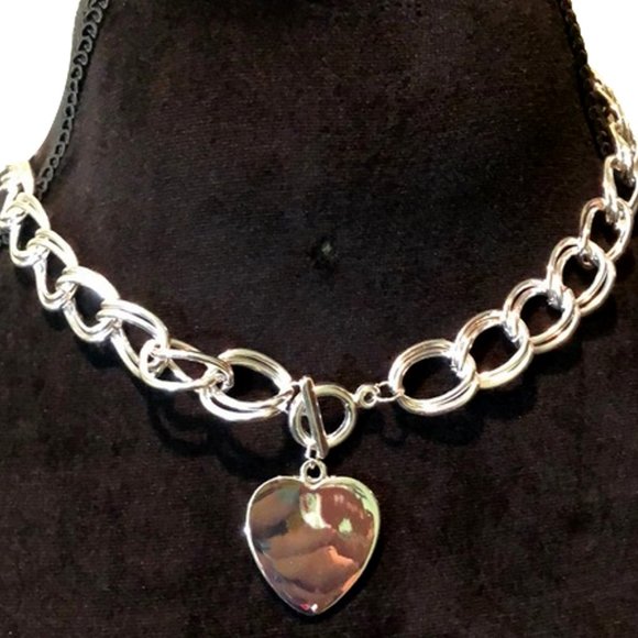 NWT Rampage Clasp Style Heart Necklace - Picture 1 of 5